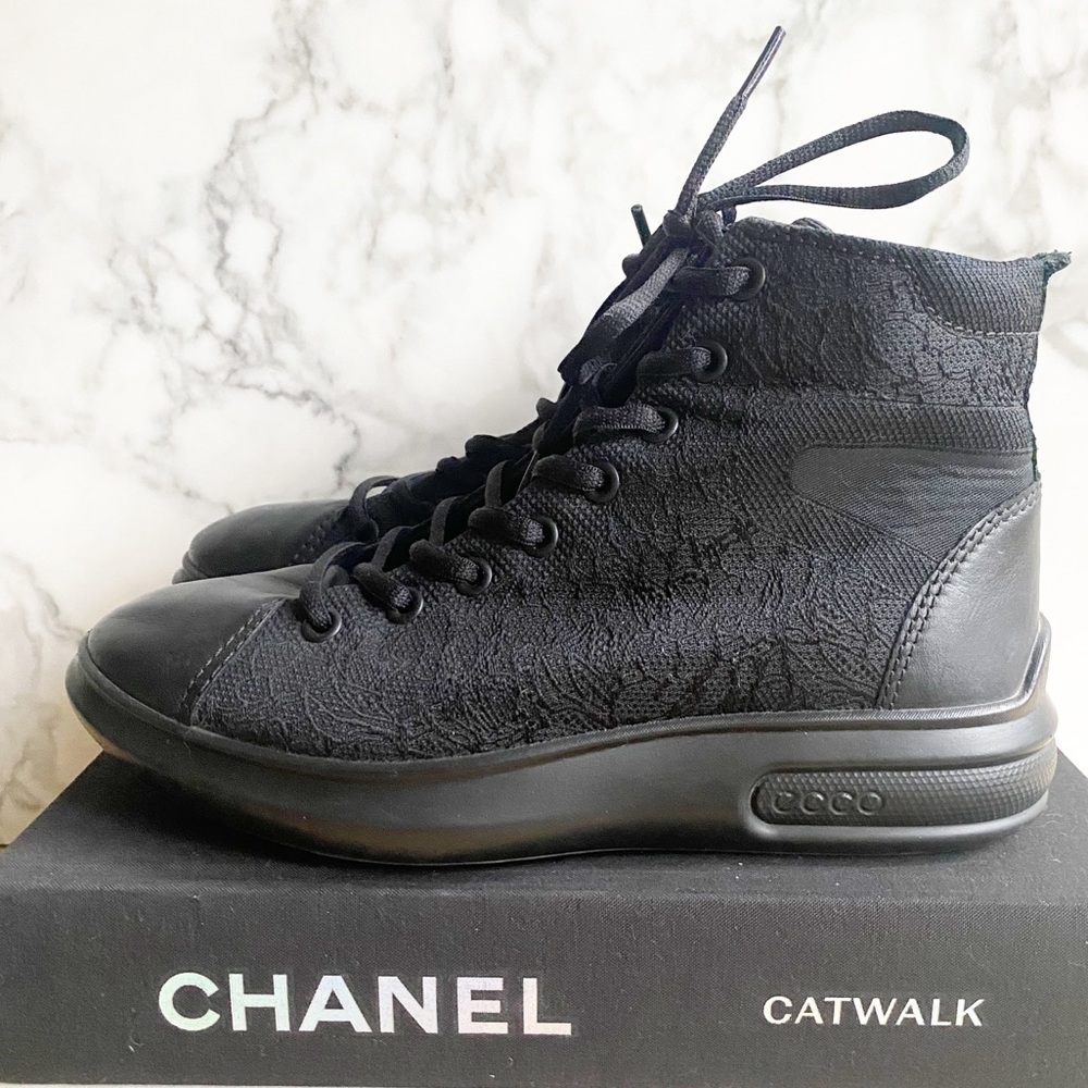 Ecco Mid Boot with lace - SO chic